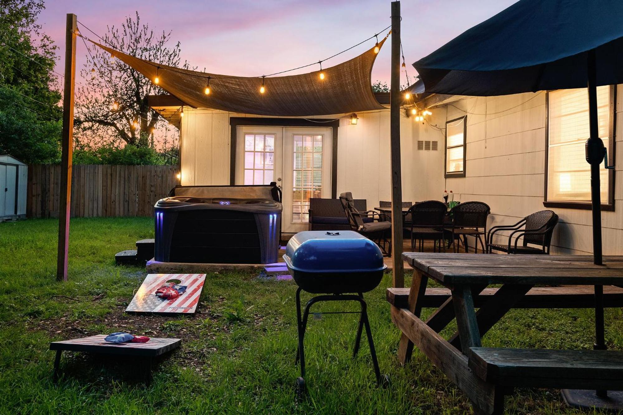 Cozy 3 Bedroom With Hot Tub 2 Min Away From Lackland San Antonio Dış mekan fotoğraf