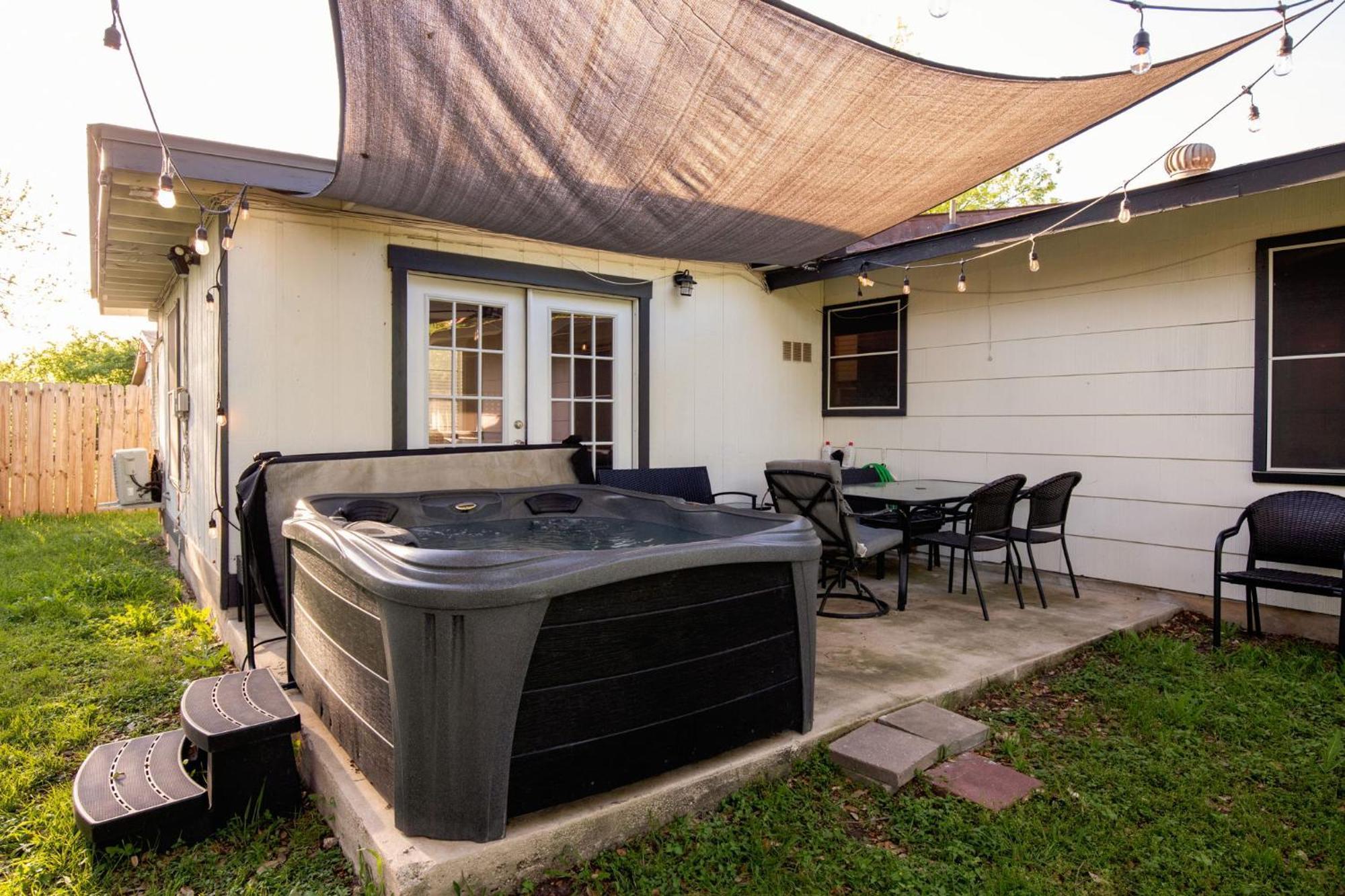 Cozy 3 Bedroom With Hot Tub 2 Min Away From Lackland San Antonio Dış mekan fotoğraf